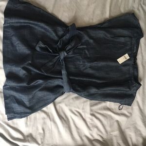 Women’s medium Chambray tunic top.